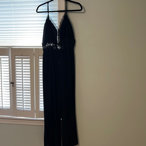 Black lace Lulu’s jumpsuit - Picture 1 of 3